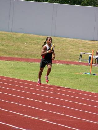 2009 Spring Track Meets — photo 40