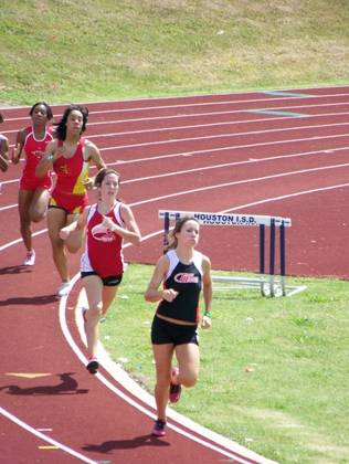 2009 Spring Track Meets — photo 81