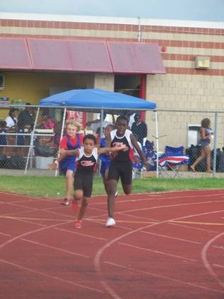 2009 Spring Track Meets — photo 152