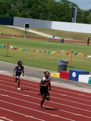 2009 Spring Track Meets — photo 183