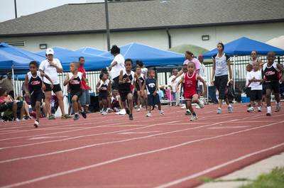 2010 Spring Track Meets Part 1 — By Melvin Parker — photo 404
